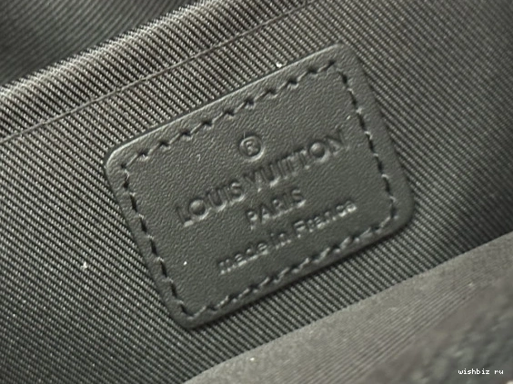 WIS LOUIS VUITTON LOCK MESSENGER S 0102